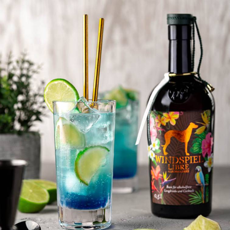 Azul Fizz - blauwe cocktail gemaakt van alcoholvrije rum van Windspiel.