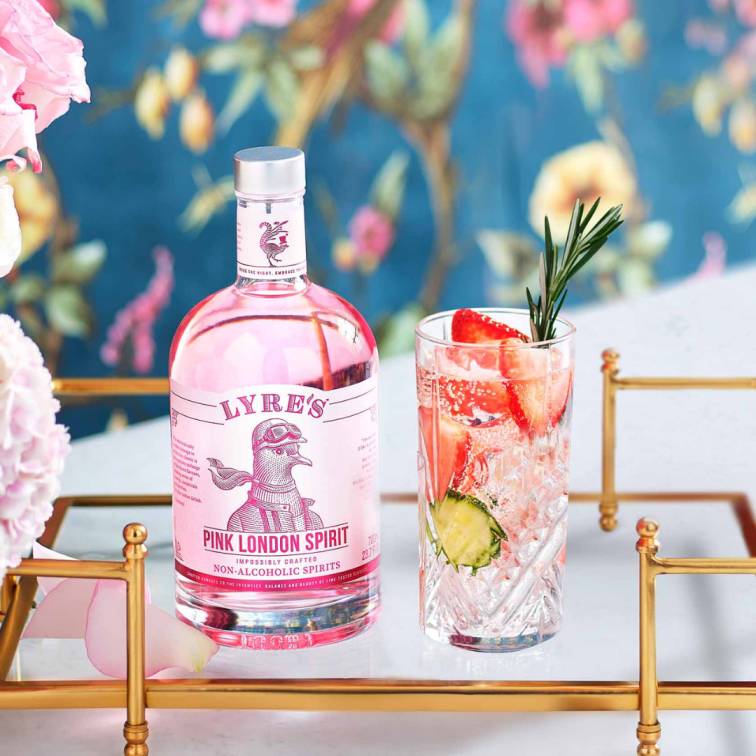 Alcoholvrije cocktail gemaakt van de Lyre's Pink