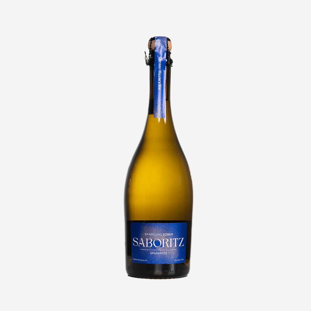 Saboritz alcoholvrije spumante in een glas met roze grapefruit, helder en bruisend, alcoholvrije drank van Saboritz.