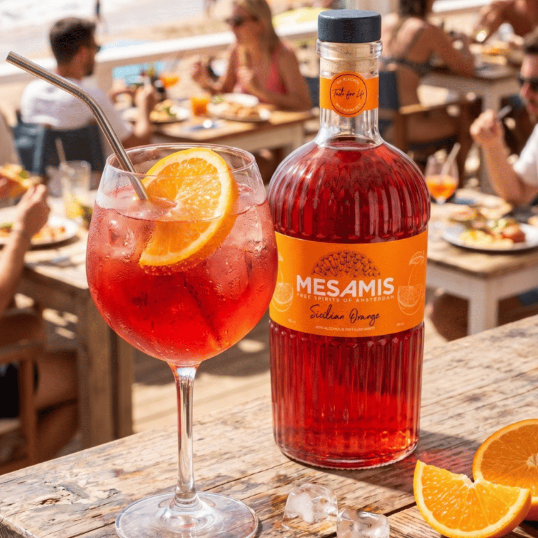 Lekkere alcoholvrije aperol spritz van MESAMIS uit Nederland