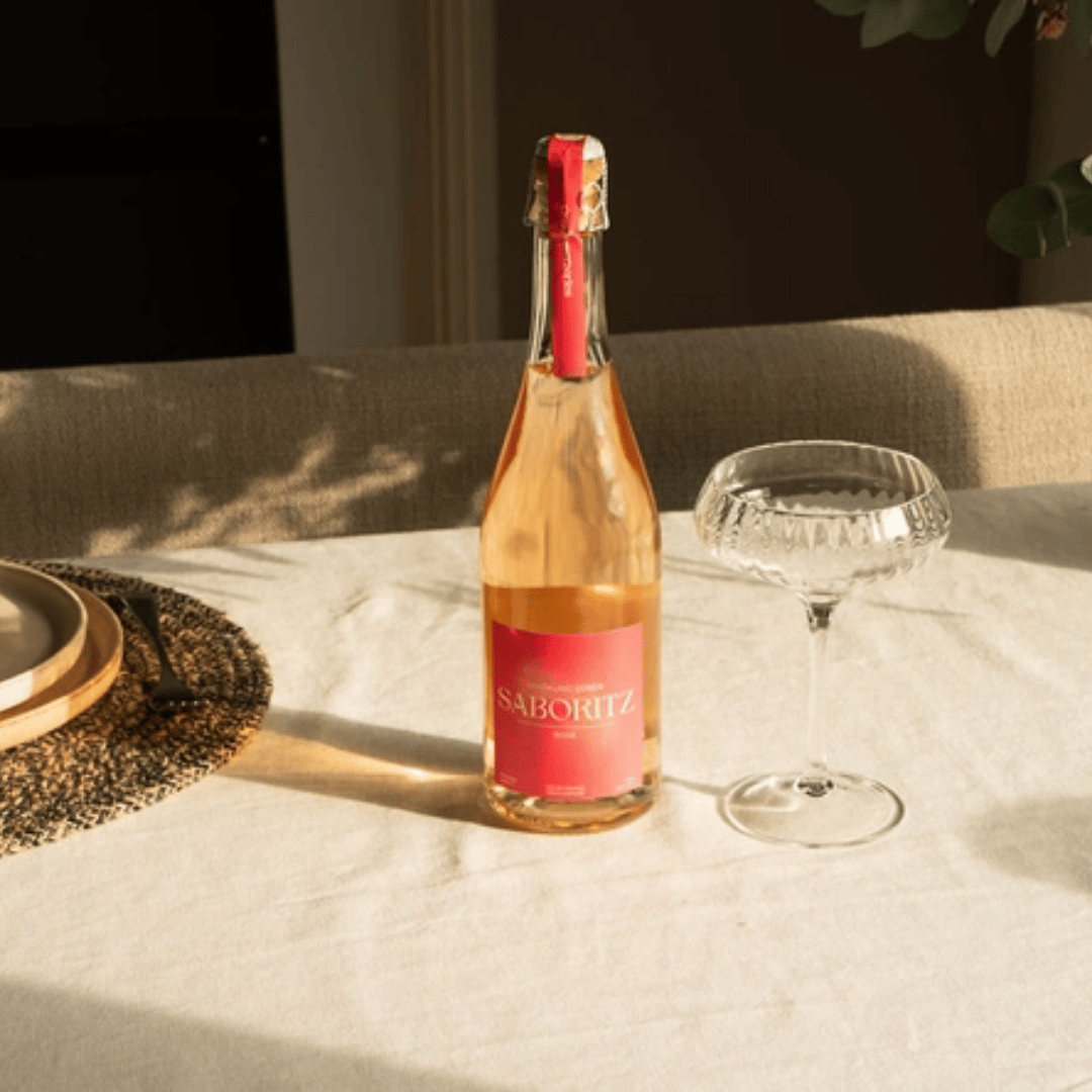 Saboritz Rosé alcoholvrije drank met roze grapefruit in een fles van 0,5 liter, fris en verfrissend aperitief van Saboritz